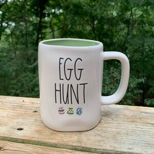 NWOT RAE DUNN EGG HUNT MUG